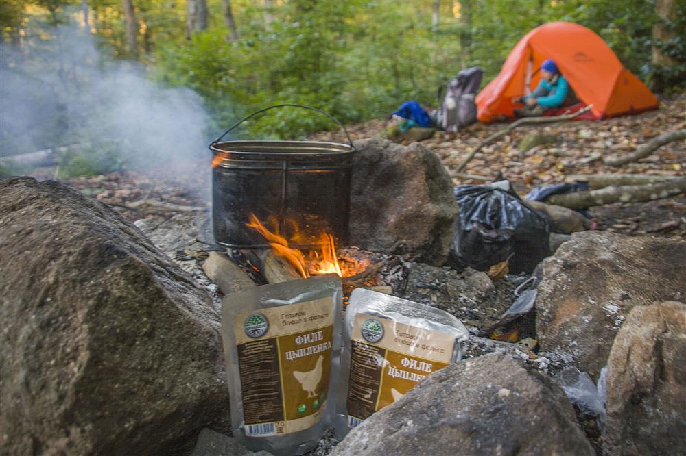 вещи выживание лес список снаряжение выживальщик набор необходимые поход природа заблудился потерялся одежда еда питание есть аптечка костер посуда нож звери убежище ночевка спасатели